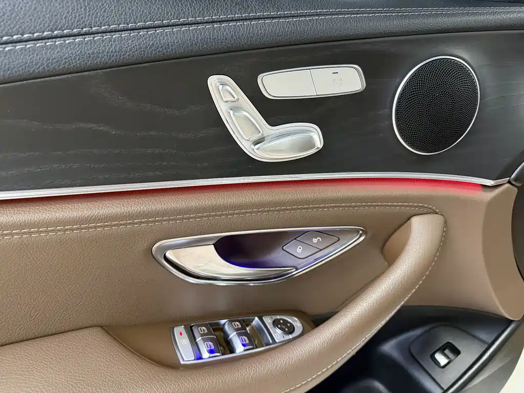 Mercedes-Benz E-Class 2019 — фото 13
