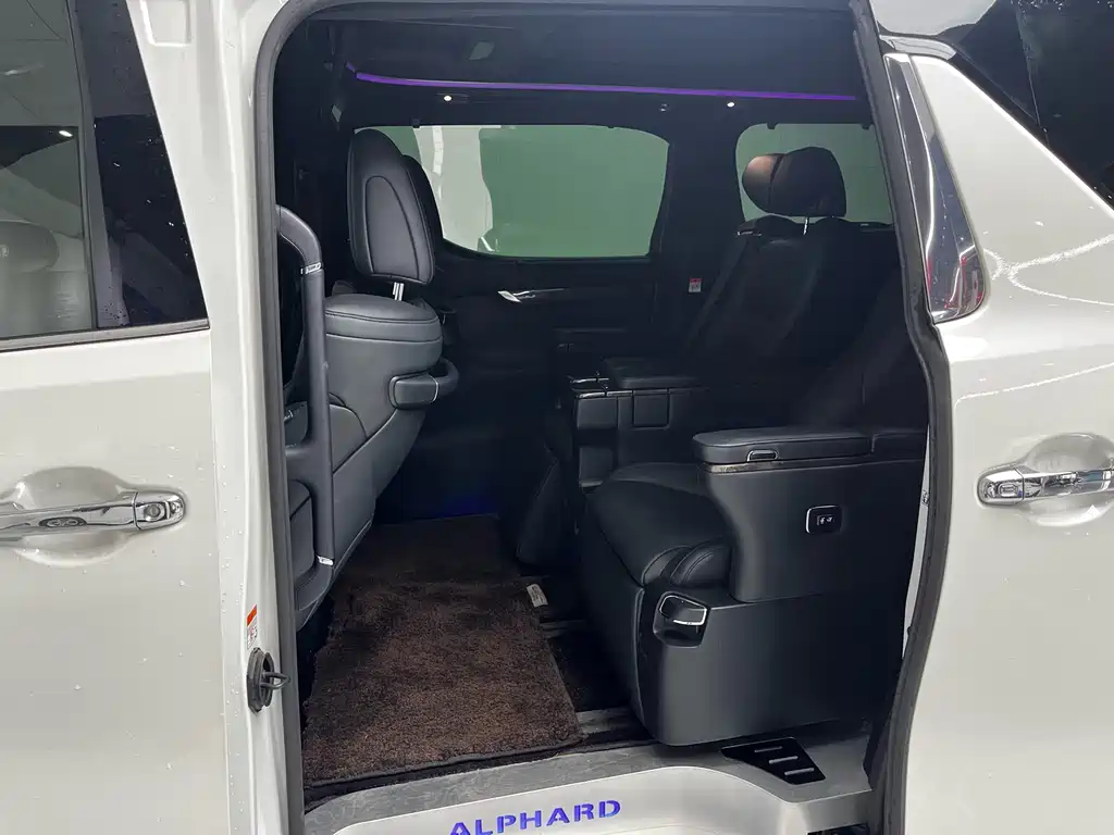 Toyota Alphard 2023 — фото 15