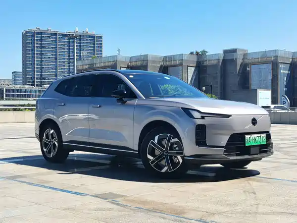 Volvo XC70 Plug-In Hybrid 2026