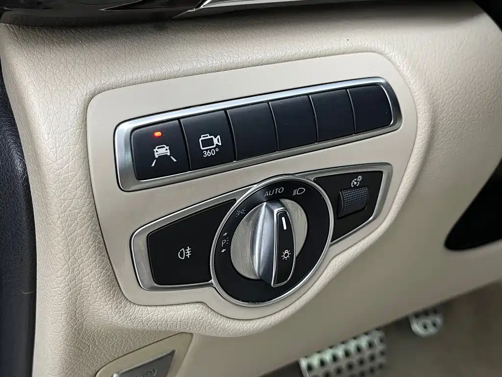 Mercedes-Benz V-Class 2019 — фото 10