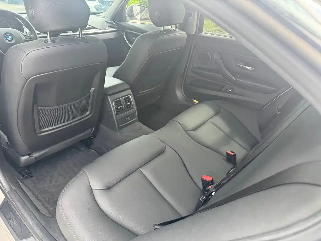 BMW 3 Series 2017 — фото 15