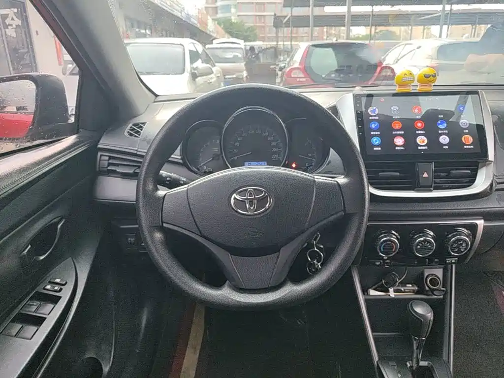Toyota Yaris L 2019 — фото 11