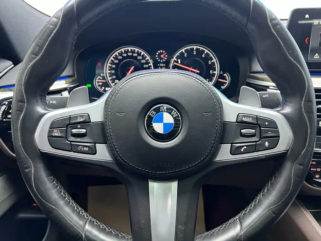 BMW 6 Series GT 2018 — фото 12