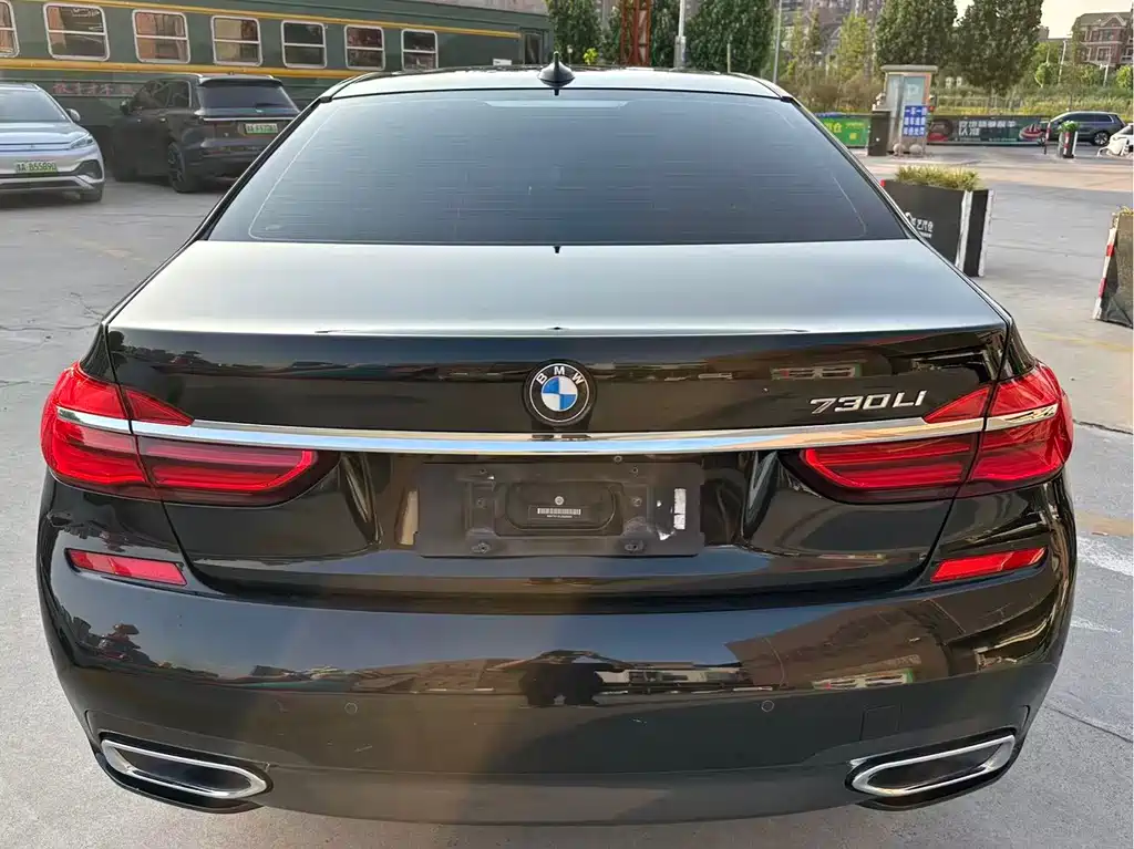 BMW 7 Series 2018 — фото 6