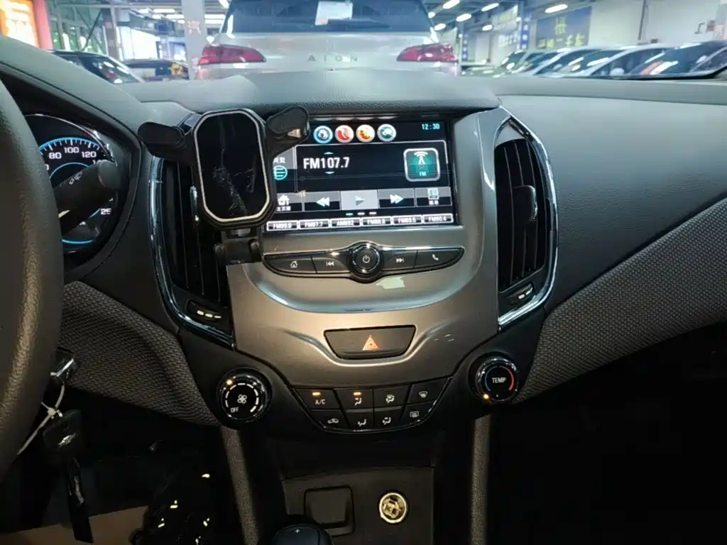 Chevrolet Cruze 2018 — фото 13