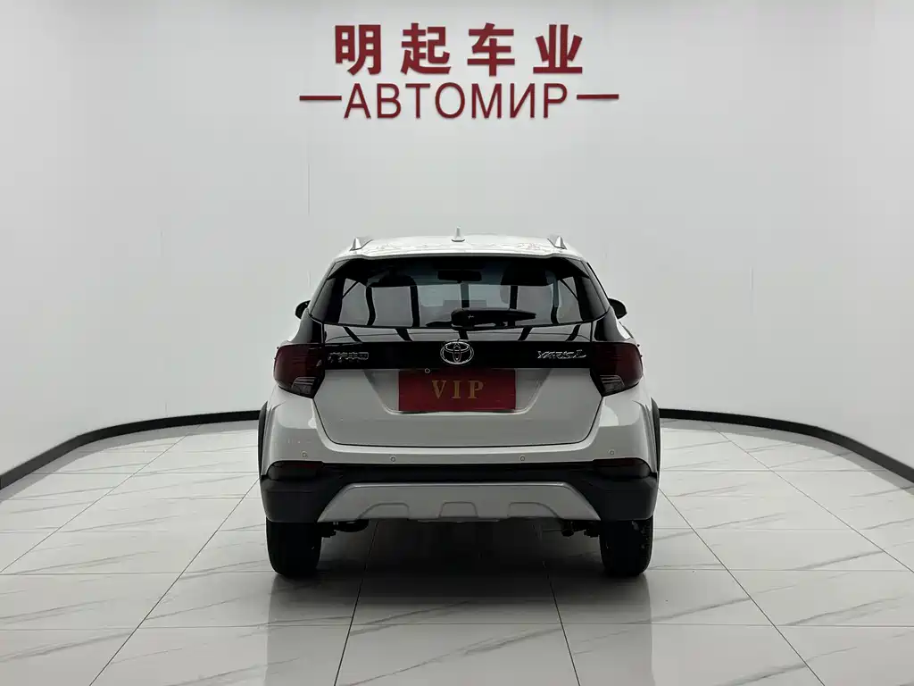 Toyota Yaris L 2023 — фото 10