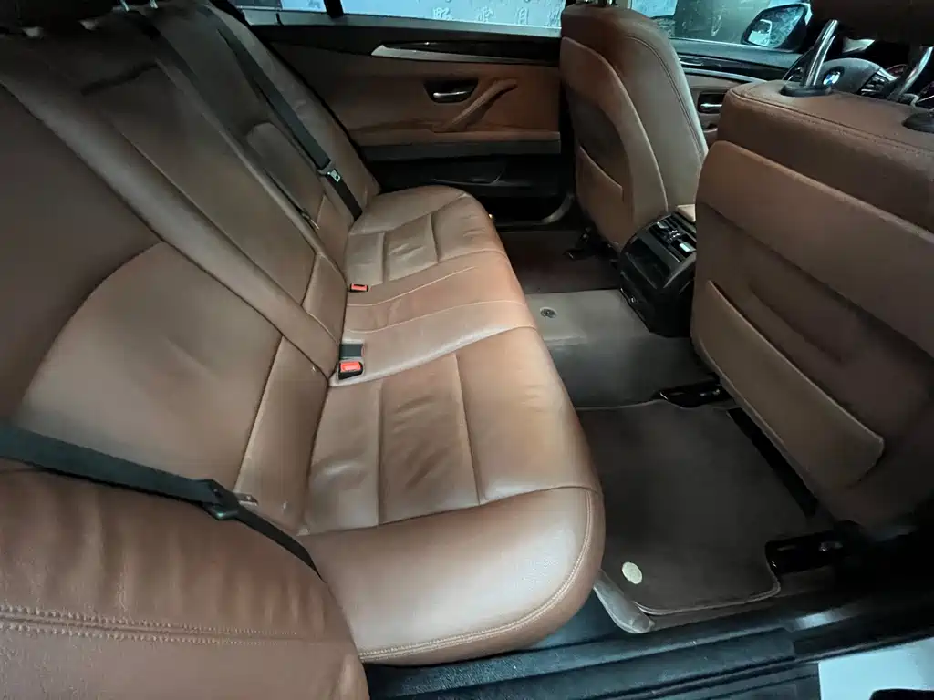 BMW 5 Series 2017 — фото 13