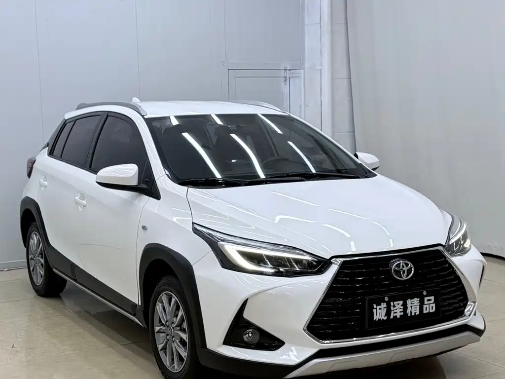 Toyota Yaris L 2023 — фото 3
