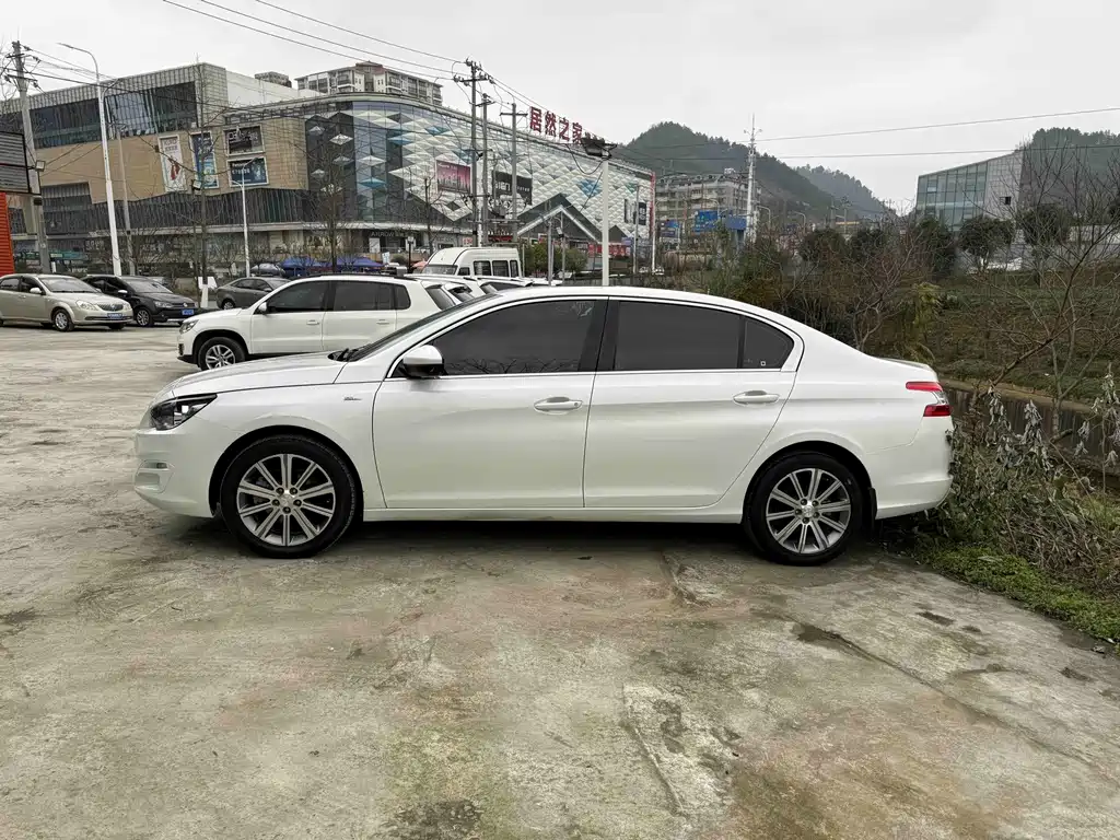 Peugeot 408 2018 — фото 10