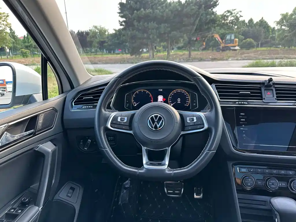 Volkswagen Tiguan L 2021 — фото 21