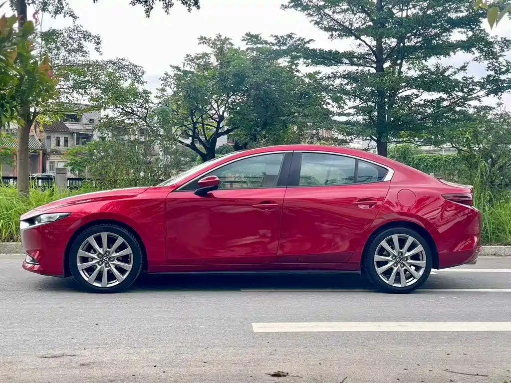 Mazda 3 Axela 2020 — фото 10
