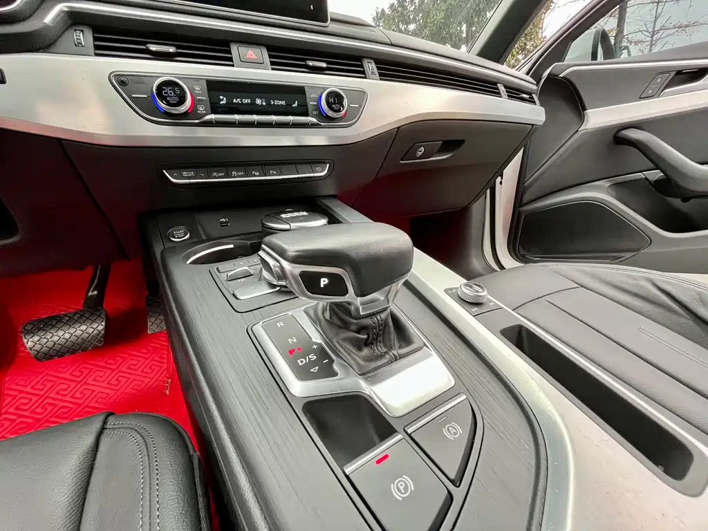 Audi A4L 2019 — фото 15