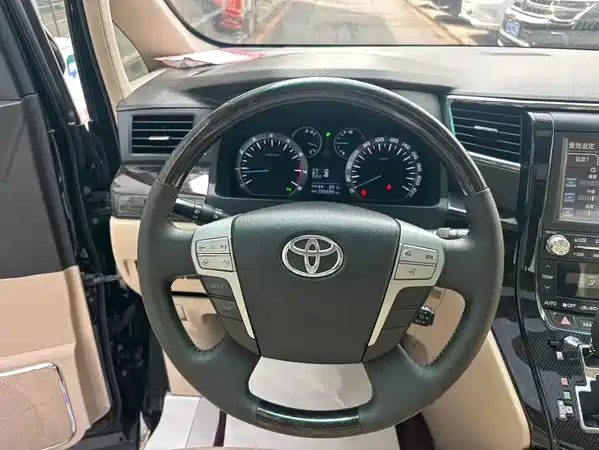 Toyota Alphard 2014