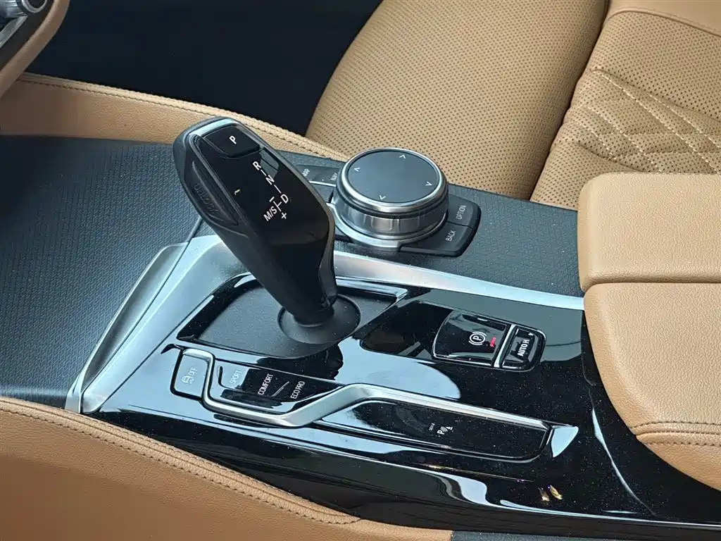 BMW 5 Series 2023 — фото 11