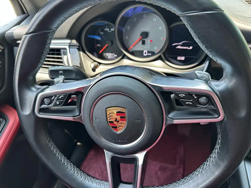 Porsche Macan 2017 — фото 22