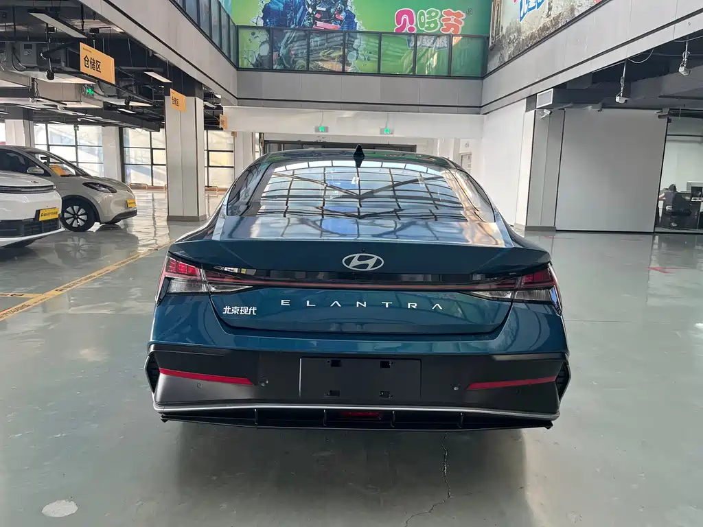 Hyundai Elantra 2023 — фото 12