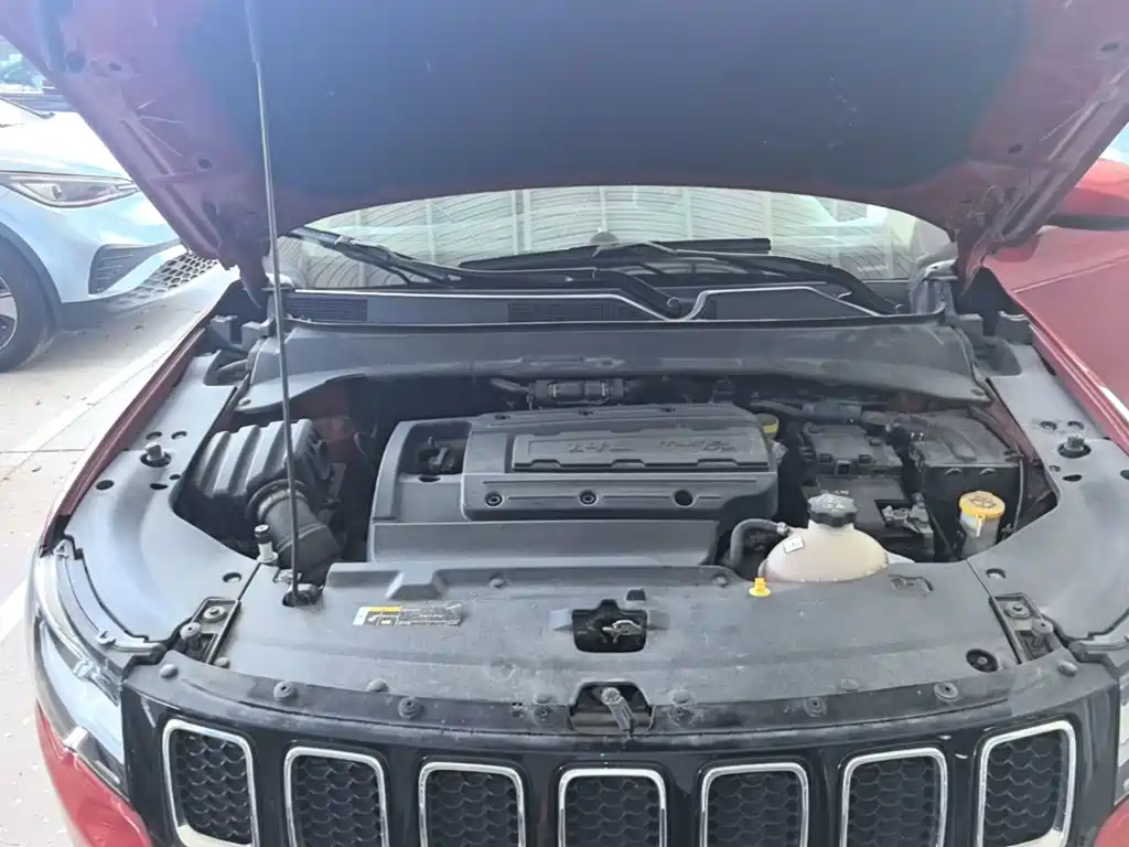 Jeep Compass 2017 — фото 16