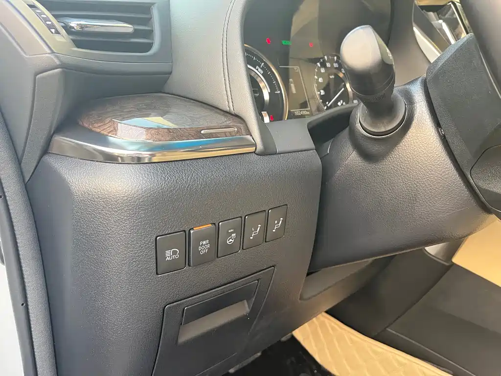 Toyota Alphard 2020 — фото 14