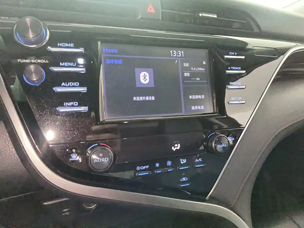 Toyota Camry 2018 — фото 13