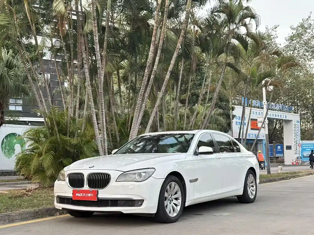BMW 7 Series 2013 — фото 1