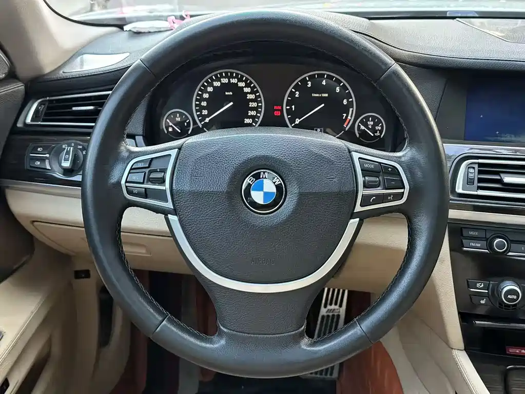 BMW 7 Series 2013 — фото 7