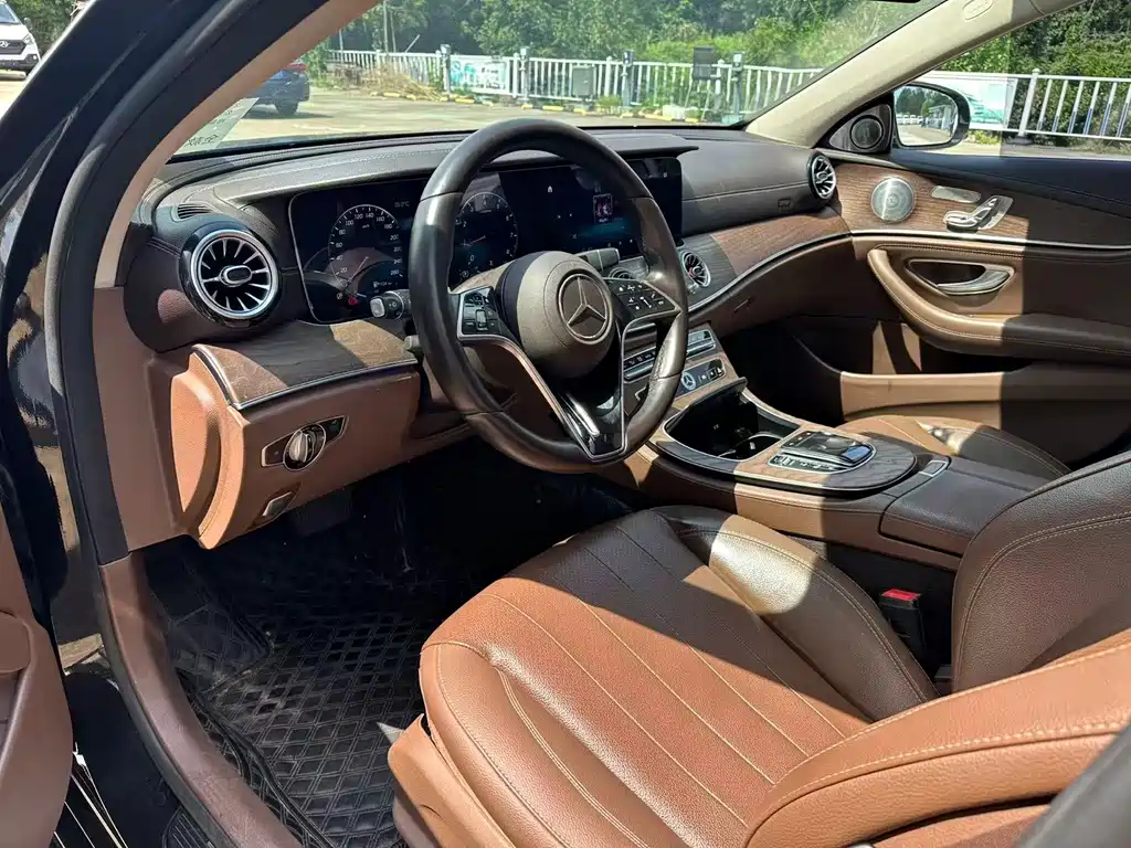 Mercedes-Benz E-Class 2021 — фото 13