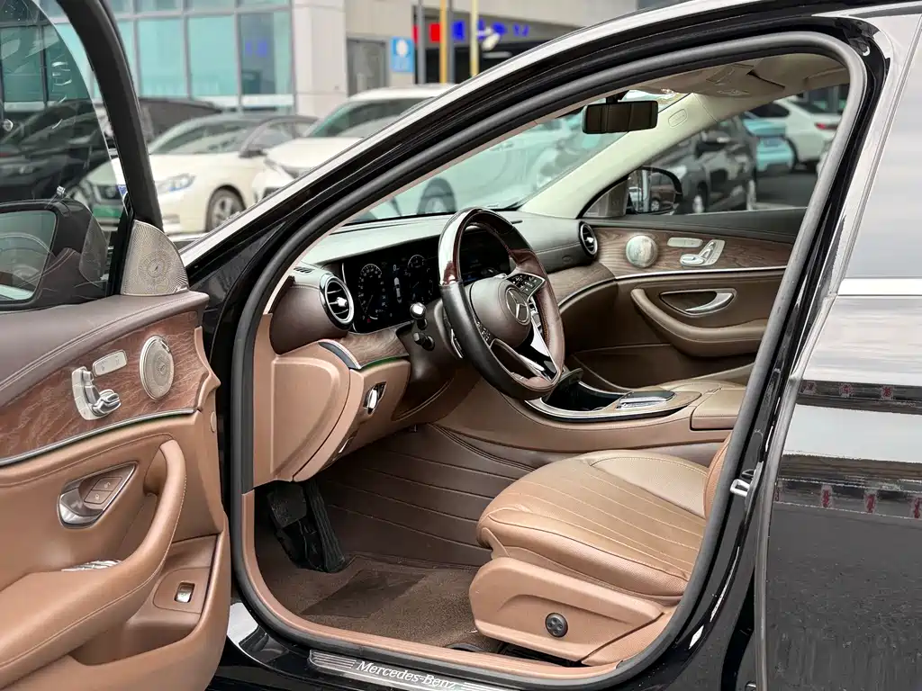 Mercedes-Benz E-Class 2022 — фото 8