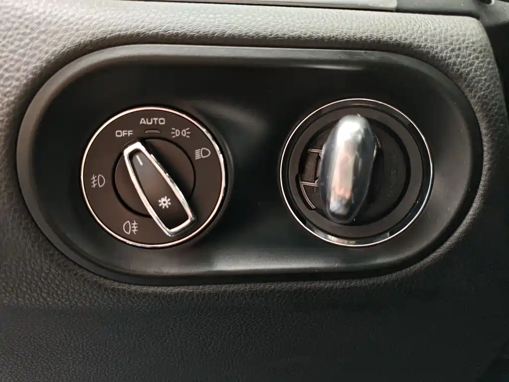 Porsche Macan 2018 — фото 13