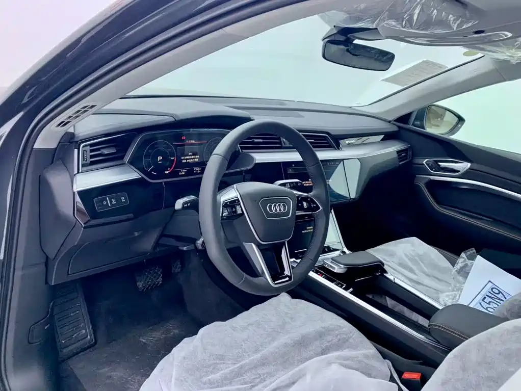Audi e-tron 2026 — фото 16