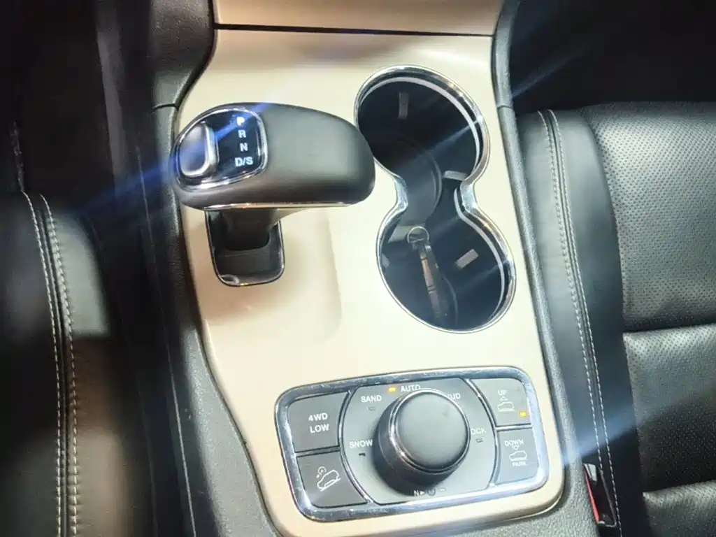Jeep Grand Cherokee 2015 — фото 14