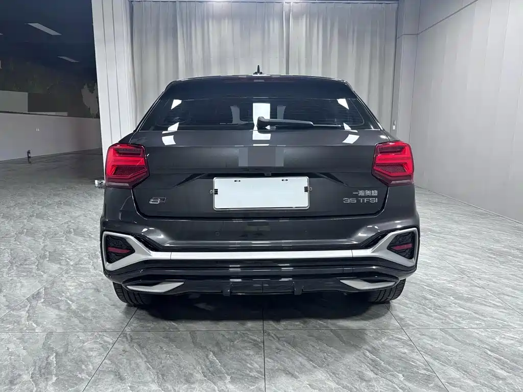 Audi Q2L 2023
