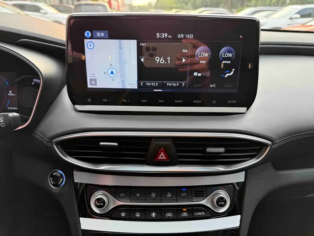 Hyundai Santa Fe 2019 — фото 10