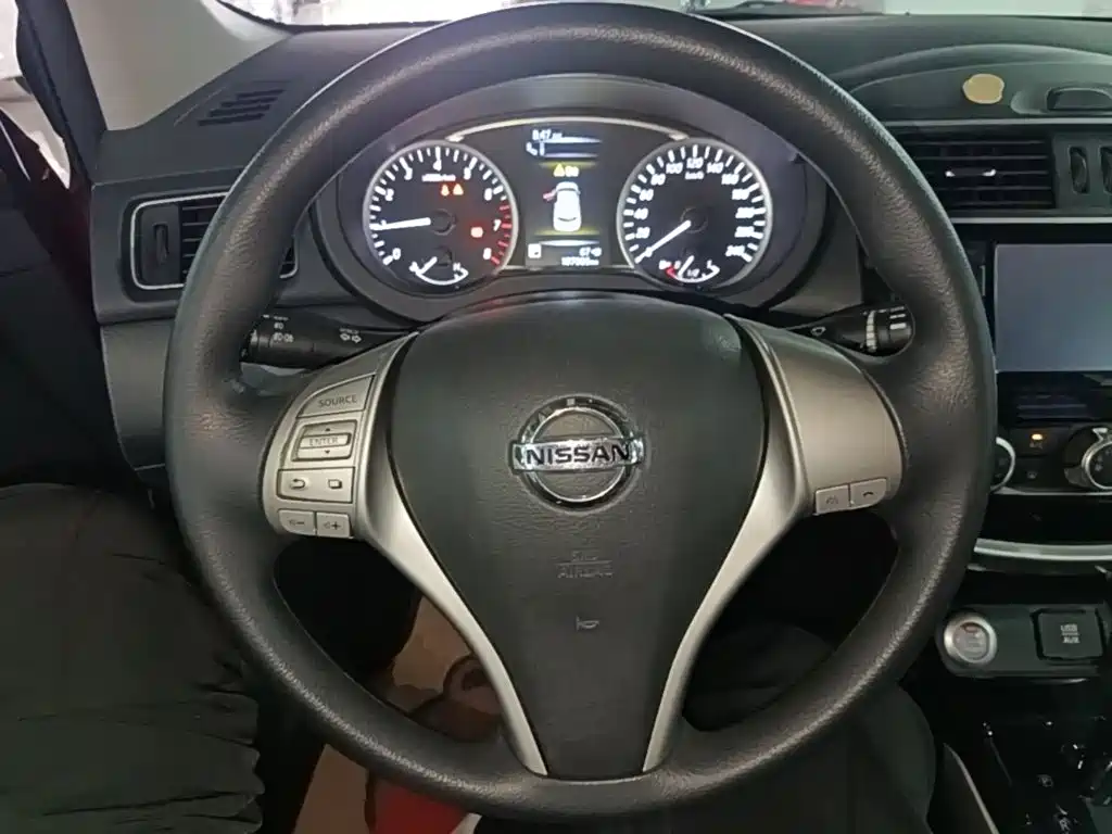 Nissan Tiida 2018 — фото 11