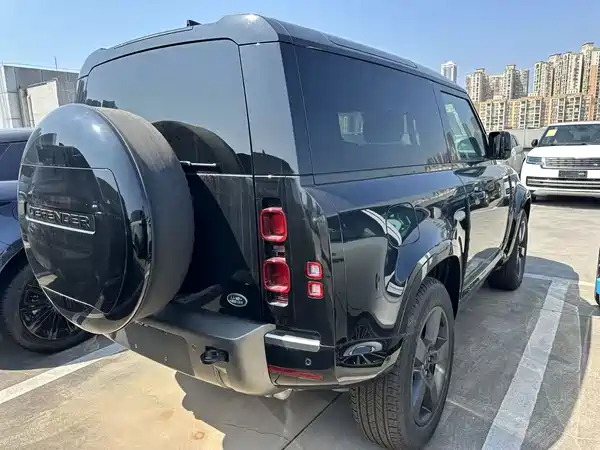 Land Rover Defender 2026