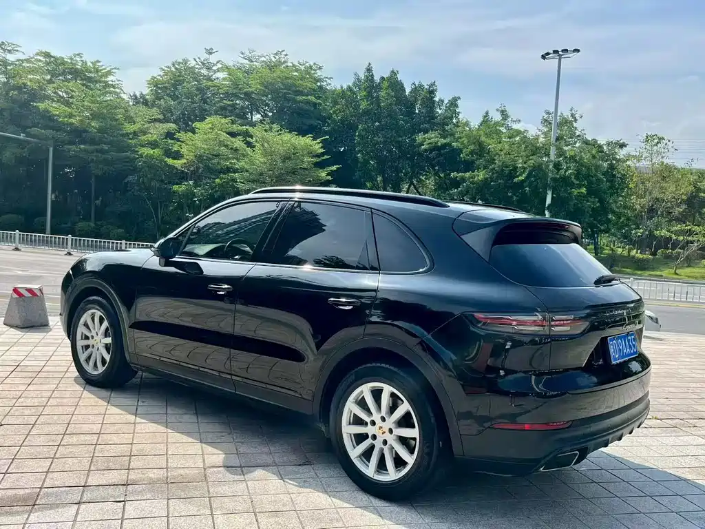 Porsche Cayenne 2019 — фото 9