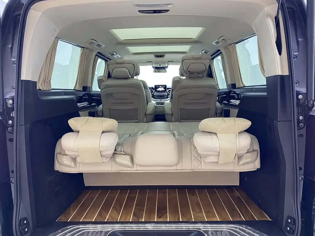 Mercedes-Benz V-Class 2019 — фото 13