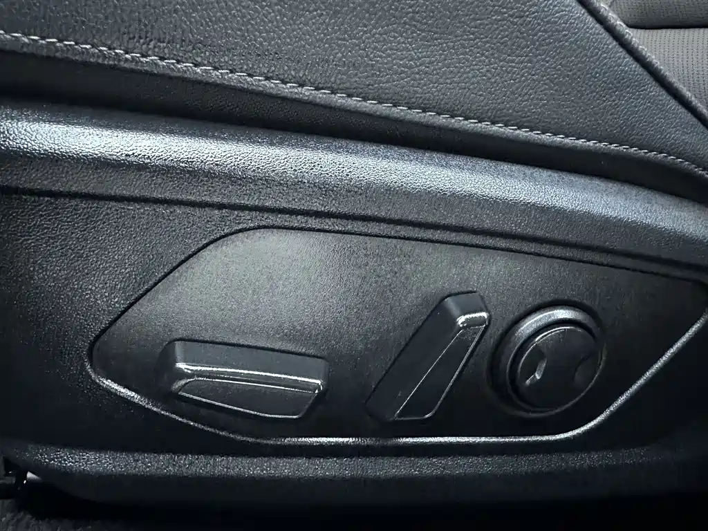 Hyundai Elantra 2023 — фото 17