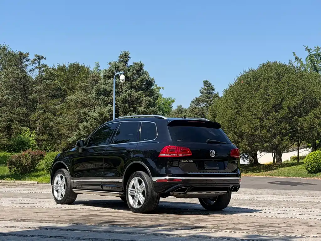 Volkswagen Touareg 2017 — фото 27
