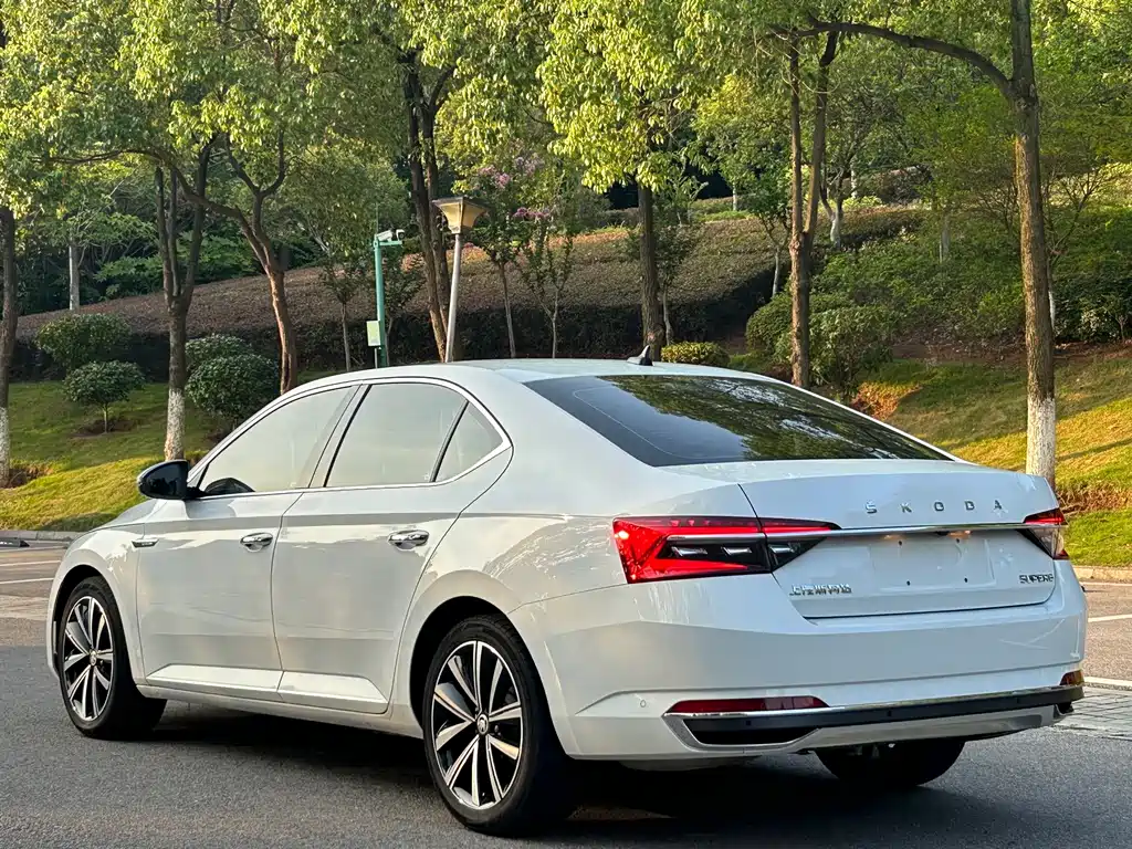 Skoda Superb 2022 — фото 6