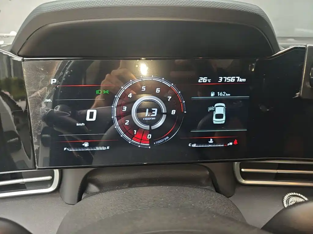 Hyundai Elantra 2023 — фото 12