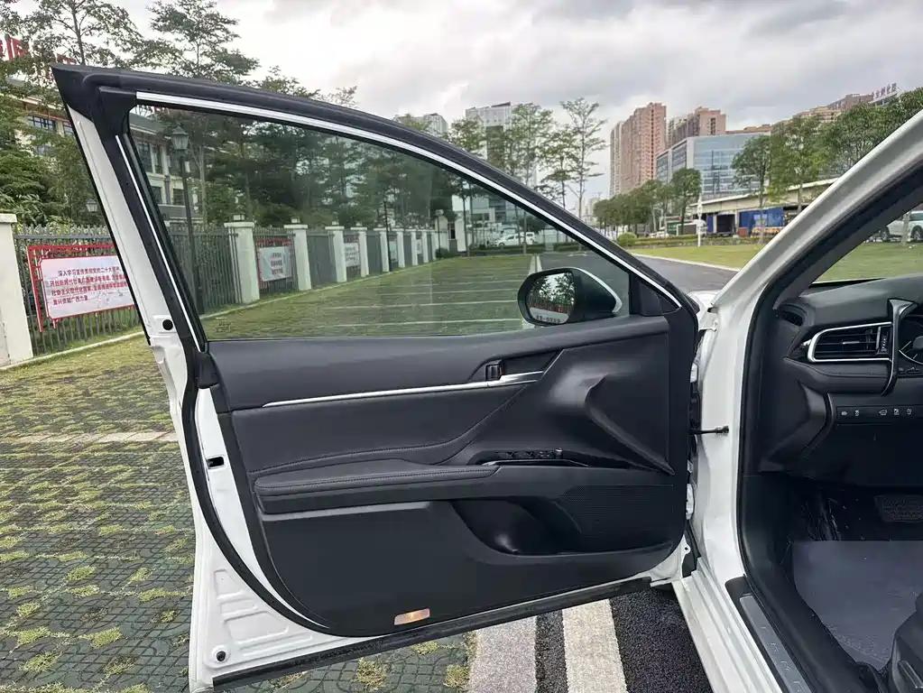 Toyota Camry 2021 — фото 13