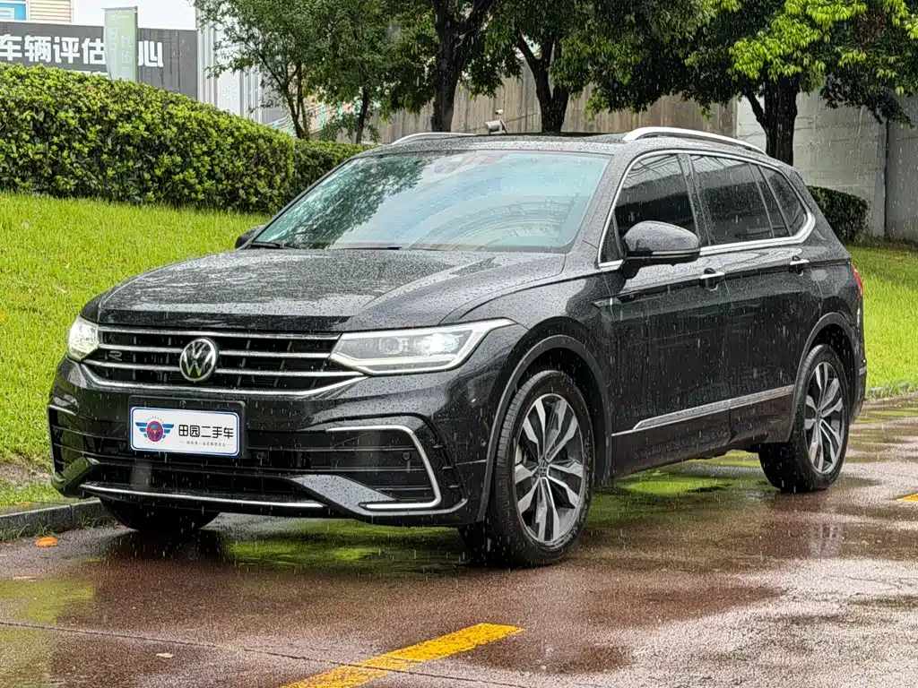 Volkswagen Tiguan L 2023 — фото 1
