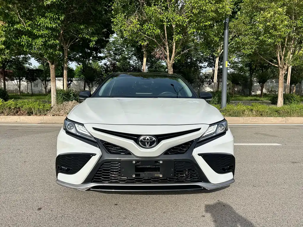 Toyota Camry 2021 — фото 2