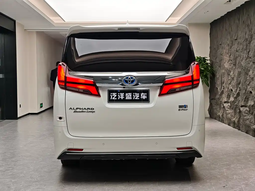 Toyota Alphard 2021 — фото 14