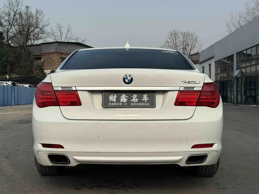 BMW 7 Series 2010 — фото 10