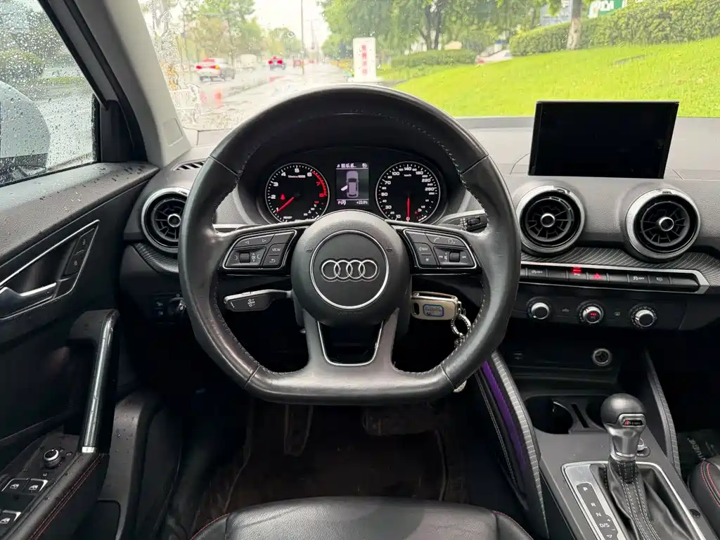 Audi Q2L 2022 — фото 14