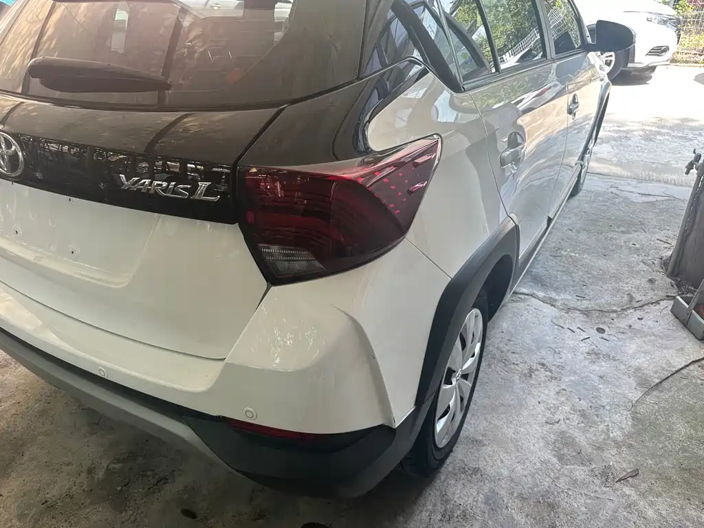 Toyota Yaris L 2022 — фото 11