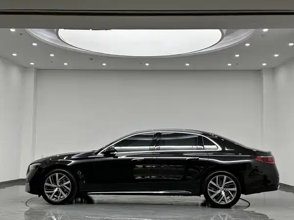Mercedes-Benz E-Class 2024