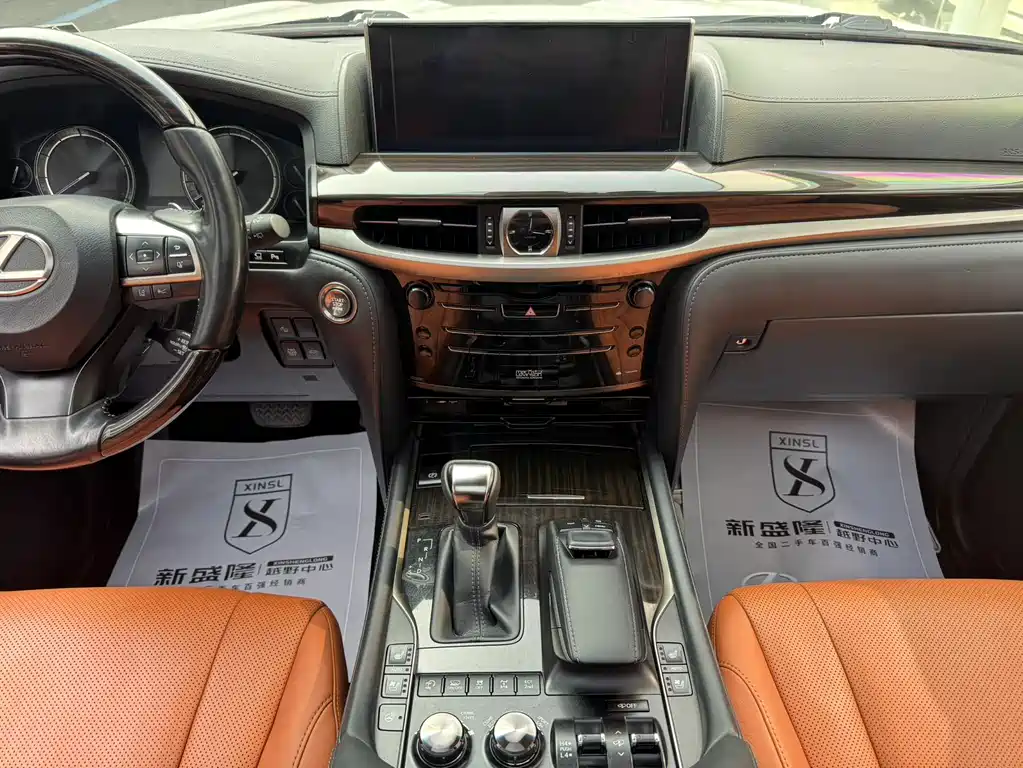 Lexus LX 2020 — фото 14