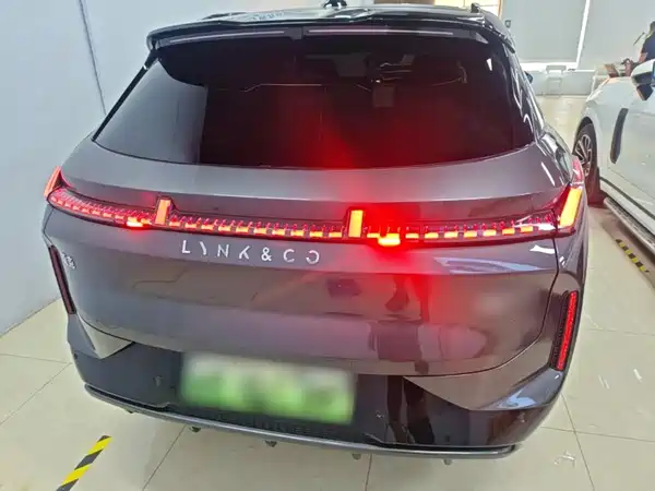 Lynk & Co 08 EM-P 2024